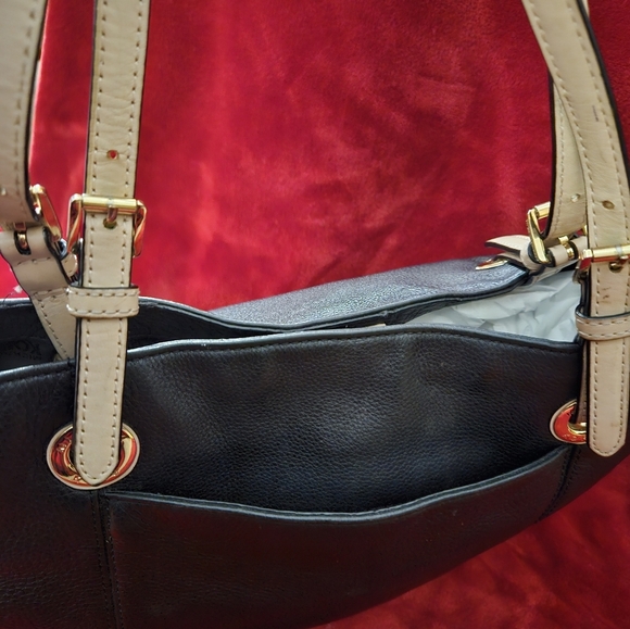 Michael Kors Jet Set Black Leather Tote - Picture 8 of 15